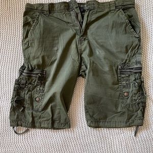 ECKO UNLTD Men's Rugged Green Cargo Shorts 🔋